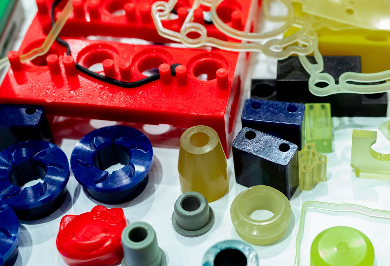 Plastics and Rubber Products Industry: Engineering plastics. Plastic material used in manufacturing industry. Global engineering plastic market concept. Polyurethane and abs plastic parts materials. Plastic injection machine products.